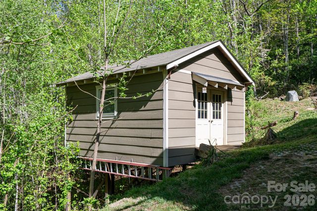 36 Snowshoe Drive, Asheville, NC 28803