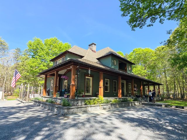 490 Wading River Road, Manorville, NY 11949