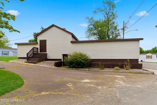 60 Mobile Lane, Toms River, NJ 08755