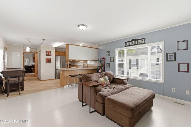 60 Mobile Lane, Toms River, NJ 08755