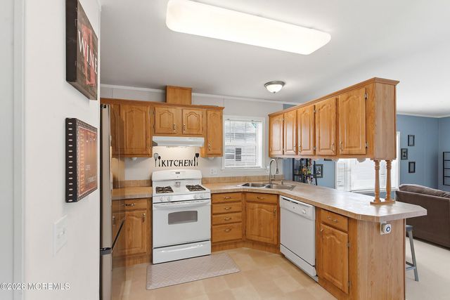 60 Mobile Lane, Toms River, NJ 08755