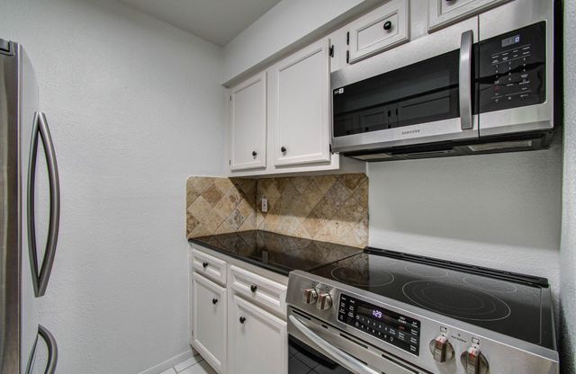 5711 Sugar Hill Drive 108, Houston, TX 77057