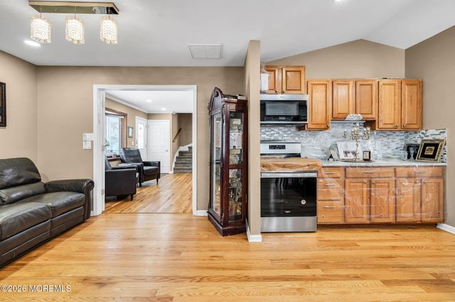 73 E Connecticut Concourse, Jackson, NJ 08527