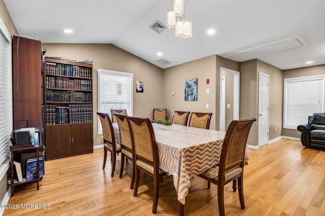 73 E Connecticut Concourse, Jackson, NJ 08527