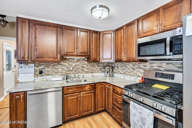 73 E Connecticut Concourse, Jackson, NJ 08527