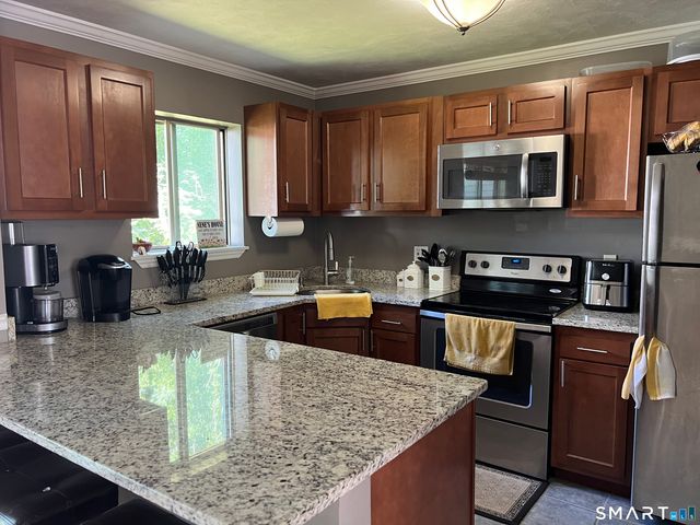 925 Oronoke Road 11E, Waterbury, CT 06708
