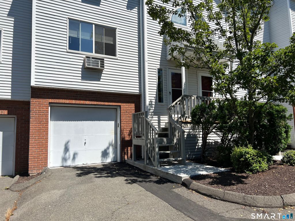 925 Oronoke Road 11E, Waterbury, CT 06708