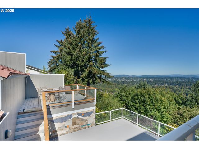 19768 WILDWOOD Dr, West Linn, OR 97068