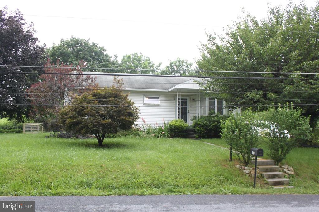 176 FLORENCE DR, Harrisburg, PA 17112