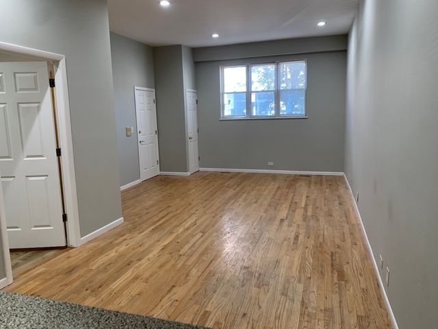1707 W Roscoe Street 1, Chicago, IL 60657