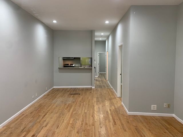 1707 W Roscoe Street 1, Chicago, IL 60657