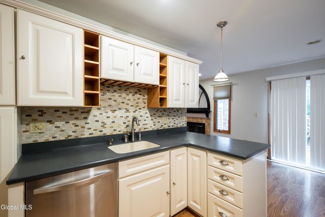 2013 Rosedale Way, Guilderland, NY 12303