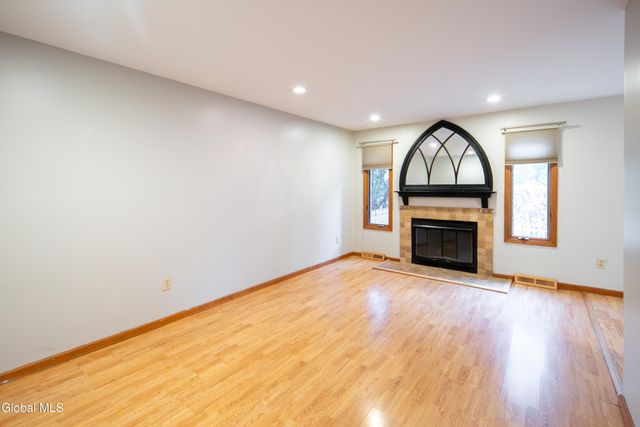 2013 Rosedale Way, Guilderland, NY 12303