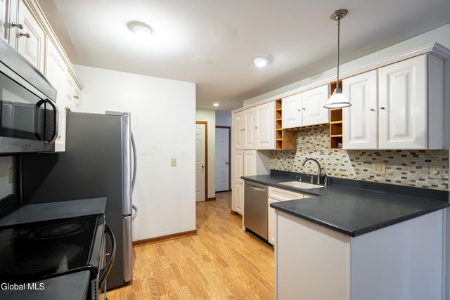 2013 Rosedale Way, Guilderland, NY 12303