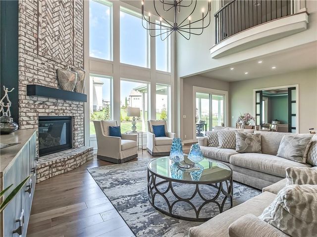 17212 Nieman Road, Overland Park, KS 66221