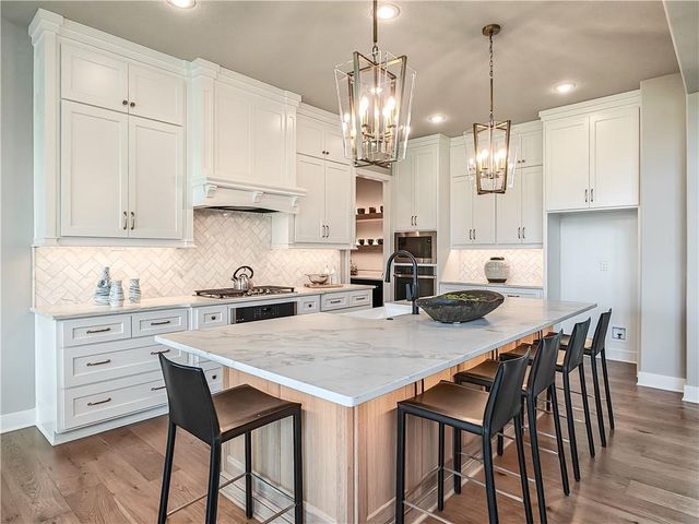 17212 Nieman Road, Overland Park, KS 66221