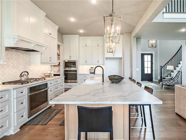 17212 Nieman Road, Overland Park, KS 66221