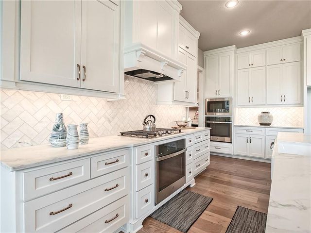 17212 Nieman Road, Overland Park, KS 66221