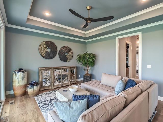 17212 Nieman Road, Overland Park, KS 66221