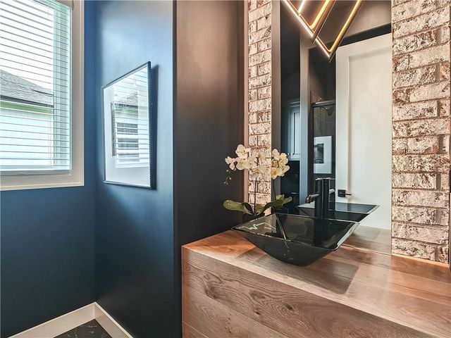 17212 Nieman Road, Overland Park, KS 66221