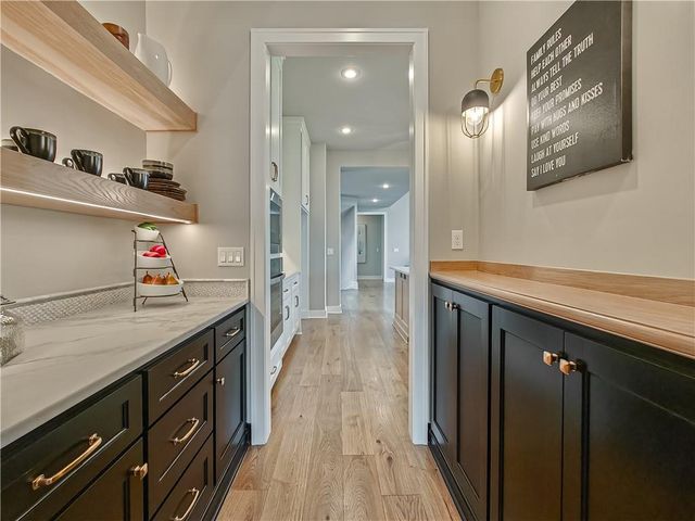 17212 Nieman Road, Overland Park, KS 66221