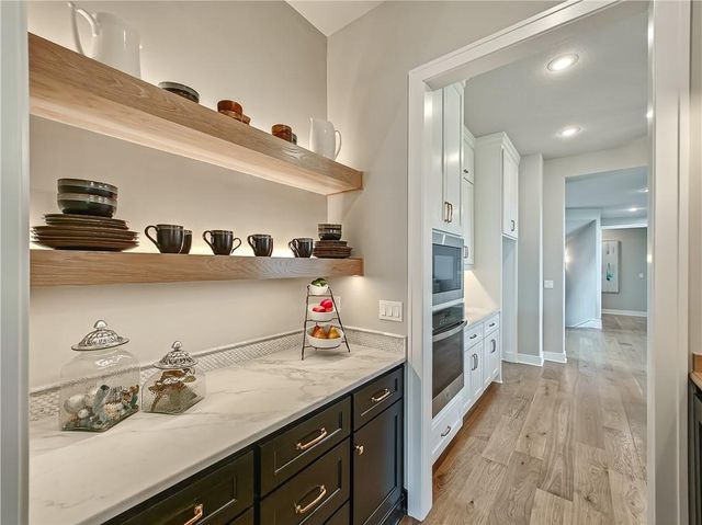 17212 Nieman Road, Overland Park, KS 66221