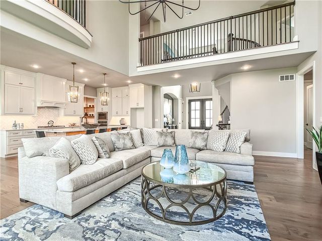 17212 Nieman Road, Overland Park, KS 66221