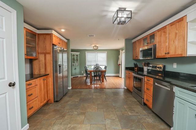 2 Faucher Road, Londonderry, NH 03053