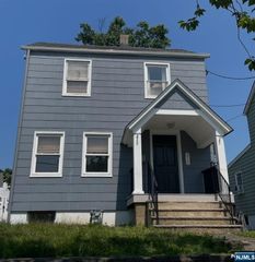 610 9th Street, Carlstadt, NJ 07072