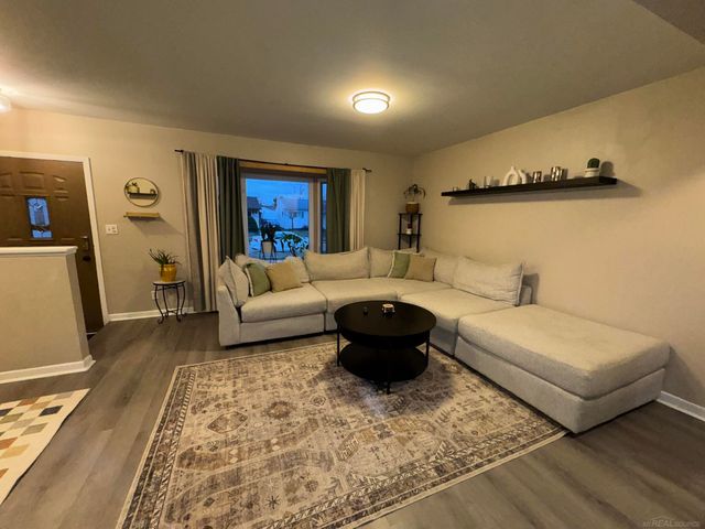 21306 Briarcliff Street, Saint Clair Shores, MI 48082