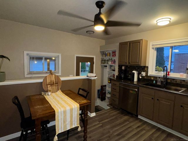 21306 Briarcliff Street, Saint Clair Shores, MI 48082