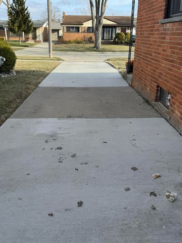 21306 Briarcliff Street, Saint Clair Shores, MI 48082