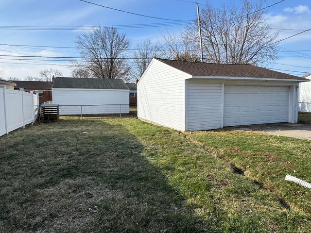 21306 Briarcliff Street, Saint Clair Shores, MI 48082