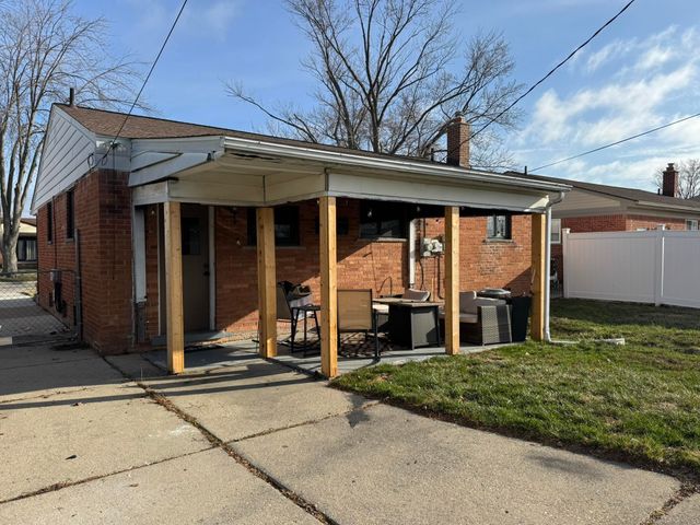 21306 Briarcliff Street, Saint Clair Shores, MI 48082