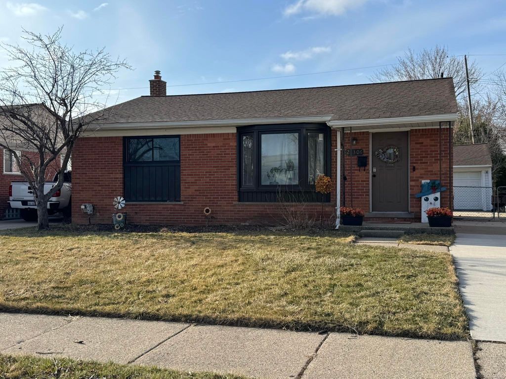 21306 Briarcliff Street, Saint Clair Shores, MI 48082