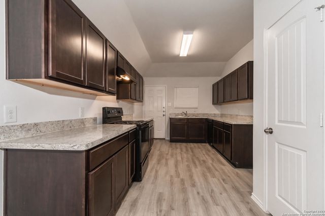 9418 Somers Bed, San Antonio, TX 78223
