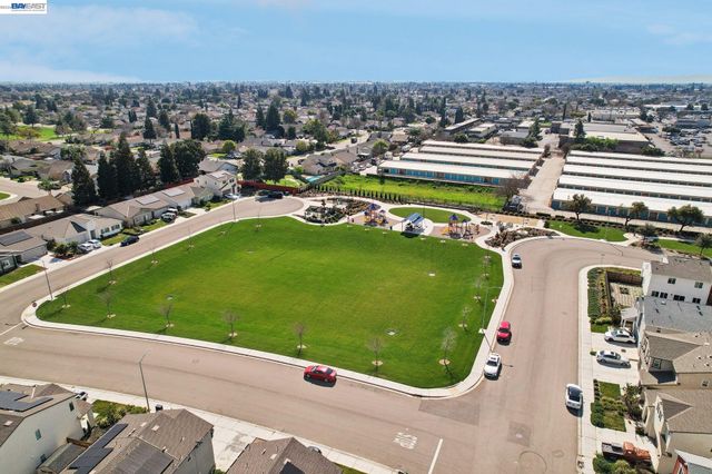 1449 Dorona Ln, Manteca, CA 95336