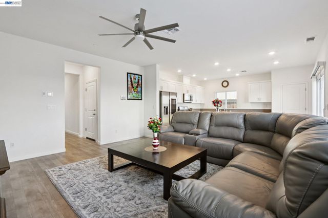 1449 Dorona Ln, Manteca, CA 95336