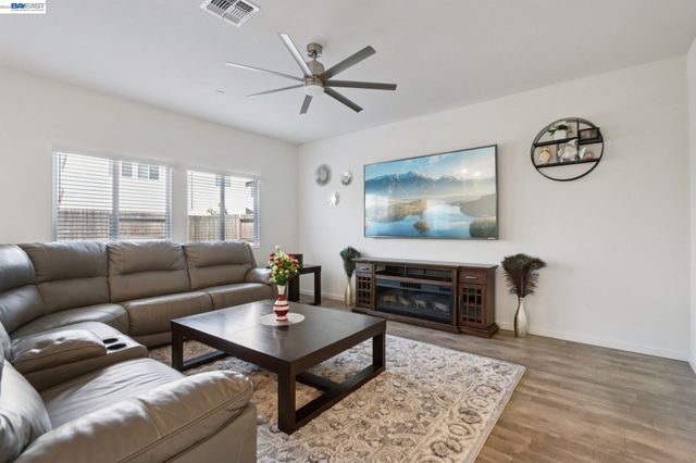 1449 Dorona Ln, Manteca, CA 95336