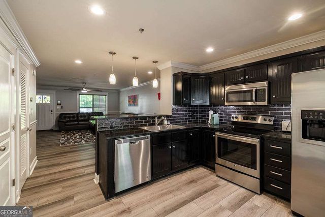 660 Barnett Shoals Road 212, Athens, GA 30605
