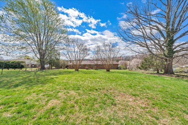 405 Hilltop DR, Rocky Mount, VA 24151