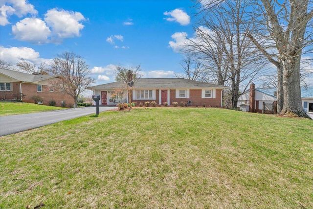 405 Hilltop DR, Rocky Mount, VA 24151