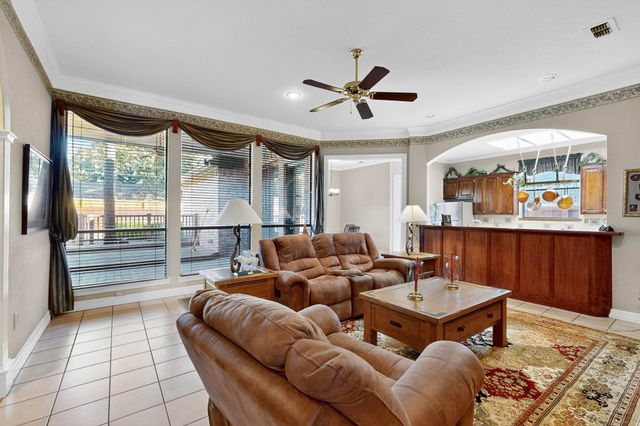 2115 Royal Dominion Court, Arlington, TX 76006