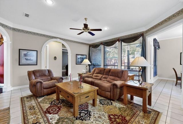 2115 Royal Dominion Court, Arlington, TX 76006