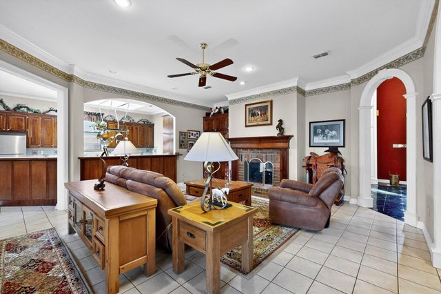 2115 Royal Dominion Court, Arlington, TX 76006