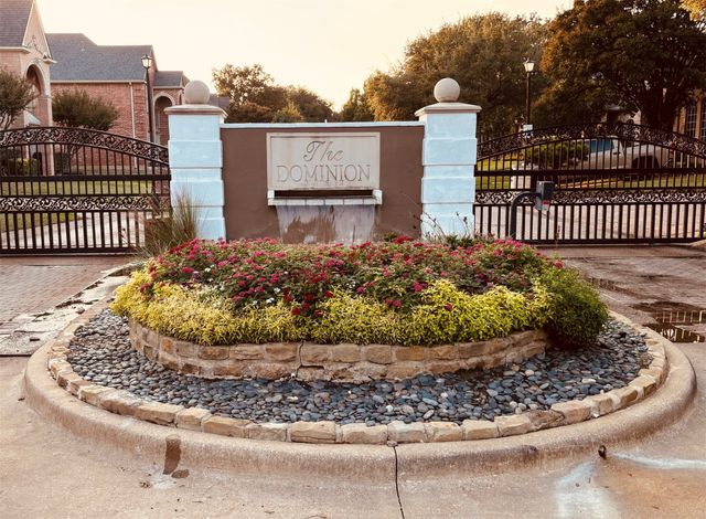 2115 Royal Dominion Court, Arlington, TX 76006