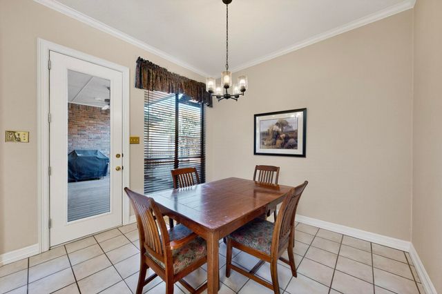 2115 Royal Dominion Court, Arlington, TX 76006