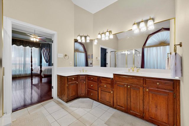 2115 Royal Dominion Court, Arlington, TX 76006