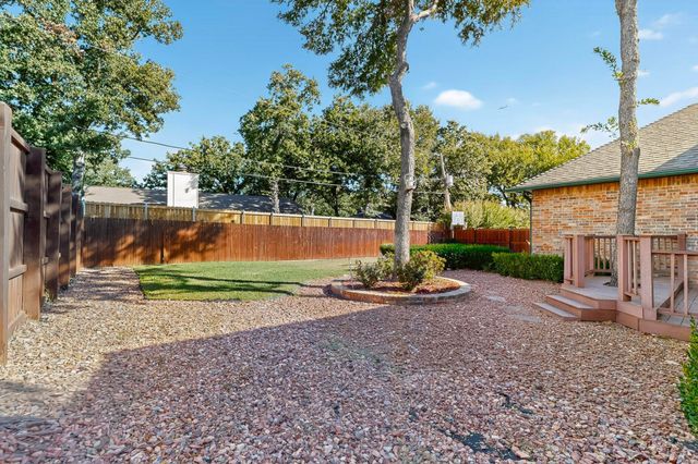2115 Royal Dominion Court, Arlington, TX 76006