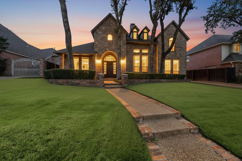 2115 Royal Dominion Court, Arlington, TX 76006